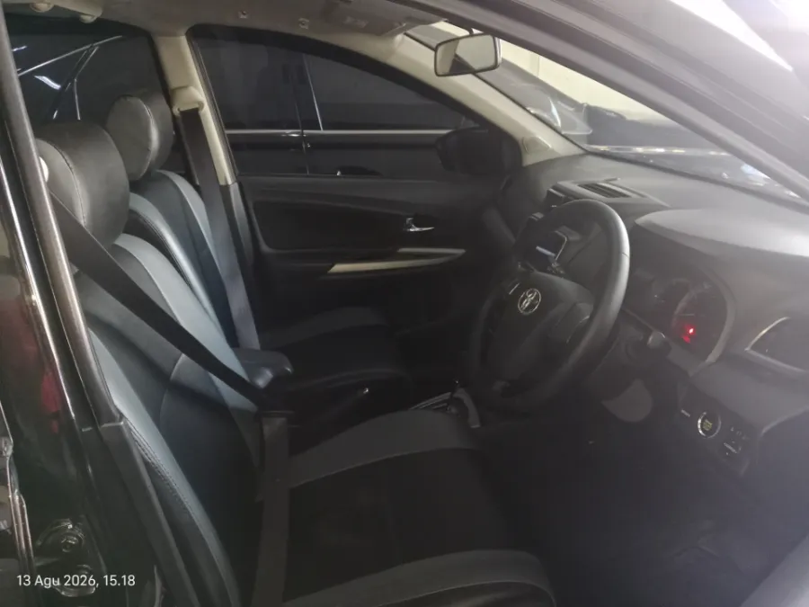 Foto Mobil Bekas Kabin Depan Toyota Avanza 1.5 Veloz tahun 2019