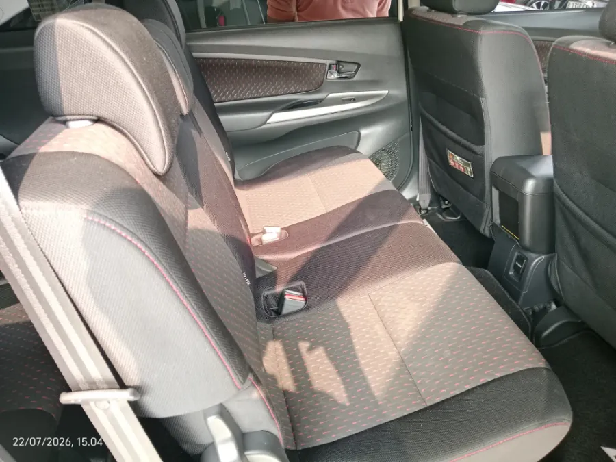 Foto Mobil Bekas Kabin Belakang Toyota Avanza 1.5 Veloz tahun 2020