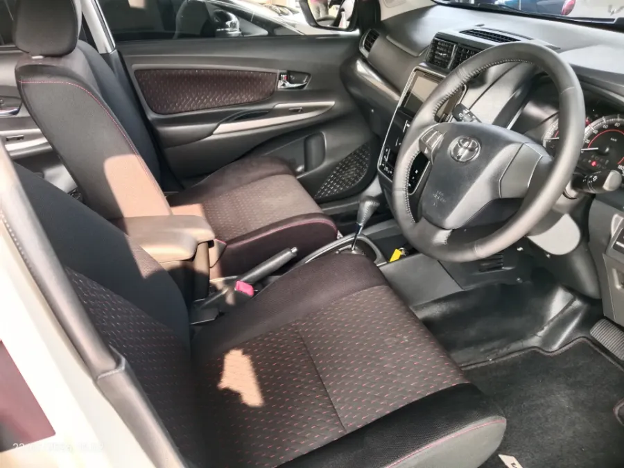 Foto Mobil Bekas Kabin Depan Toyota Avanza 1.5 Veloz tahun 2020
