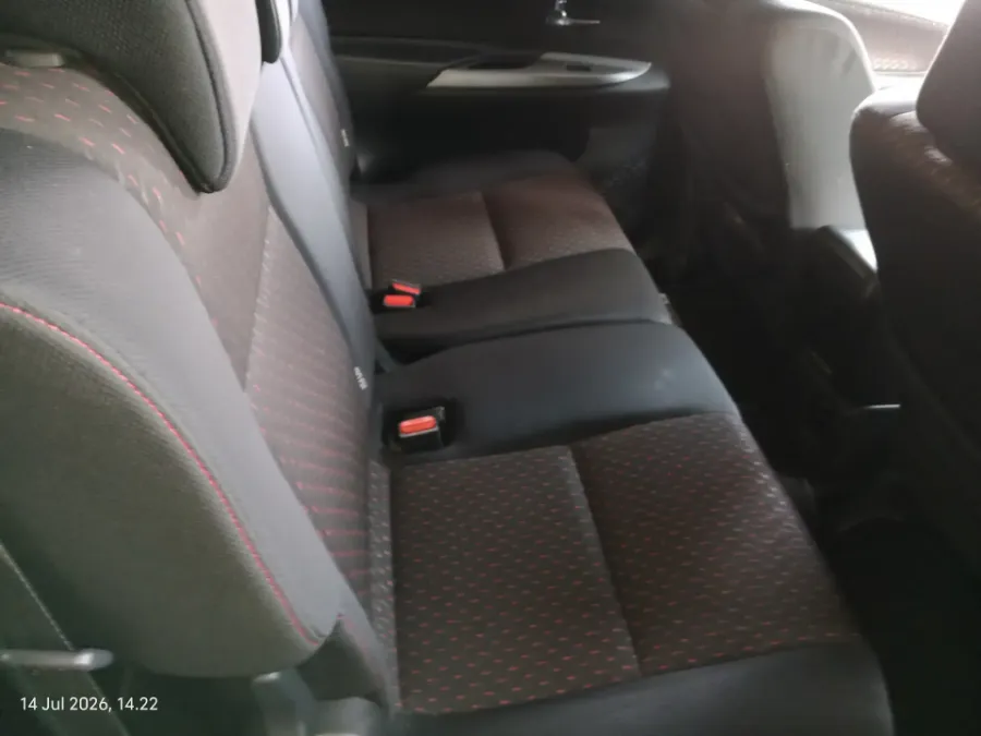 Foto Mobil Bekas Kabin Belakang Toyota Avanza 1.5 Veloz tahun 2021