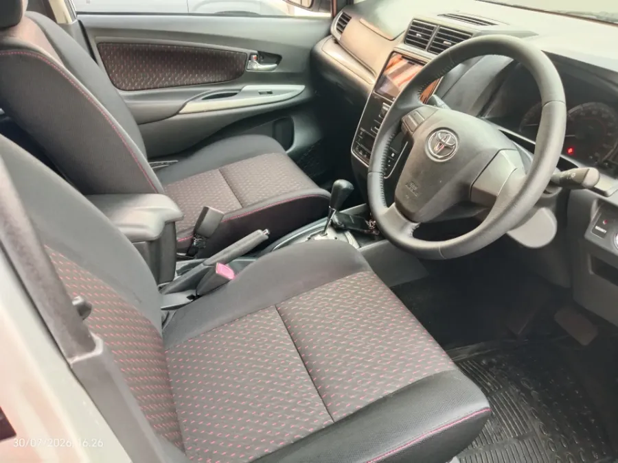 Foto Mobil Bekas Kabin Depan Toyota Avanza 1.5 Veloz tahun 2021
