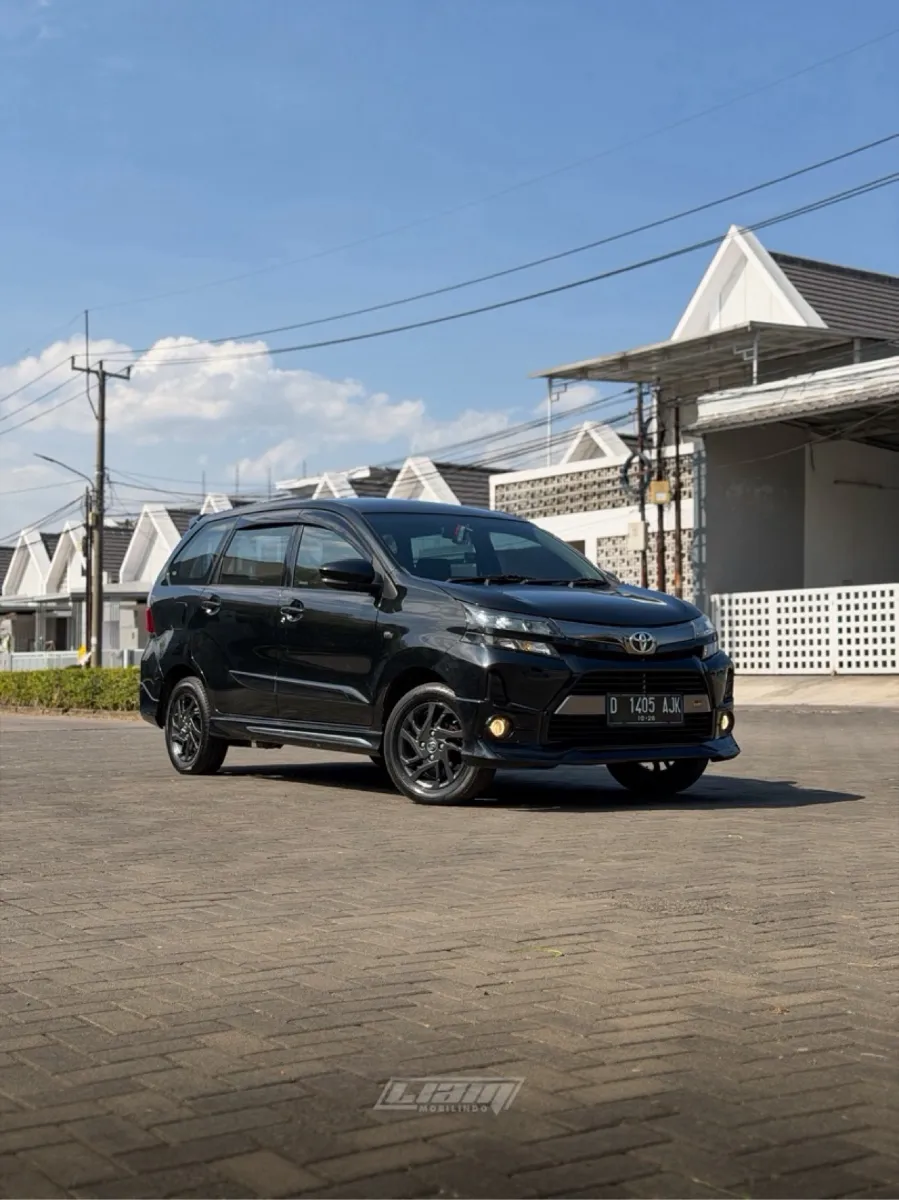Foto Mobil Bekas Tampak Samping Toyota Avanza 1.5 Veloz tahun 2021