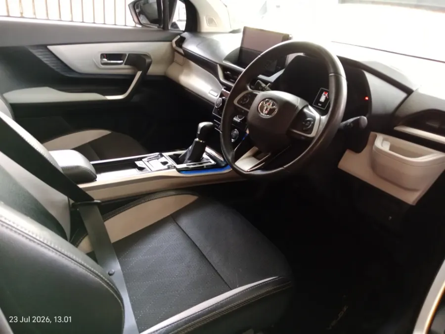 Foto Mobil Bekas Kabin Depan Toyota Avanza 1.5 Veloz tahun 2023