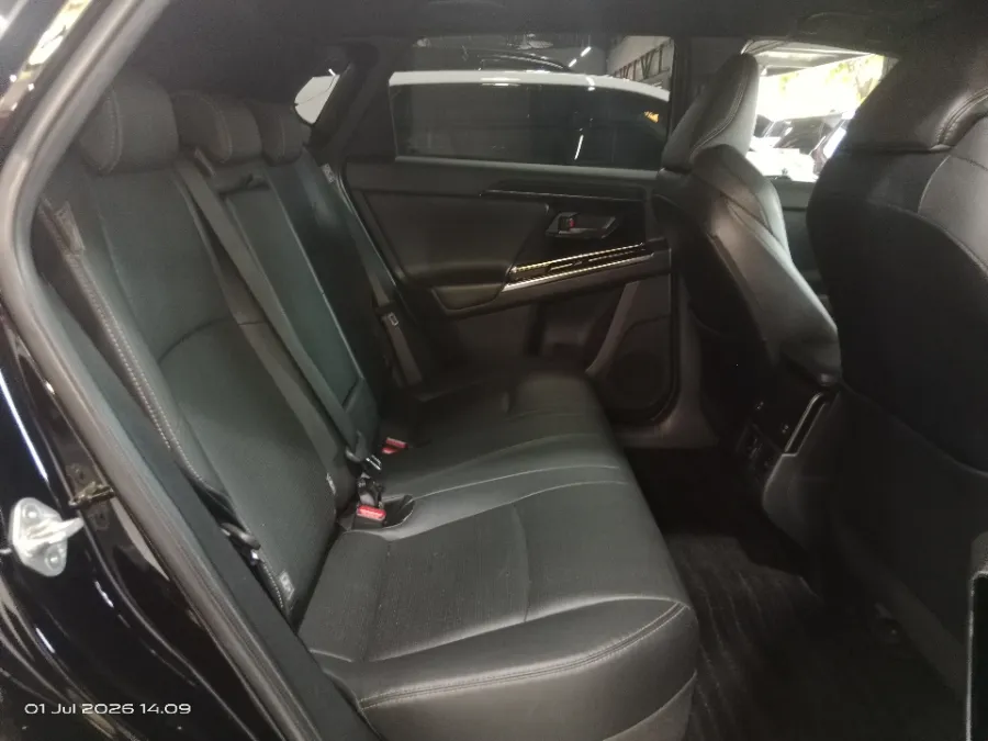 Foto Mobil Bekas Kabin Belakang Toyota BZ4X Mono Tone tahun 2023