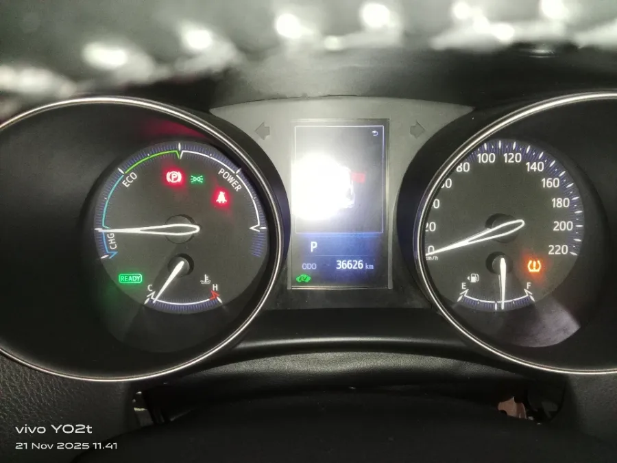 Foto Mobil Bekas Odometer Toyota C-HR 1.8 Hybrid tahun 2019
