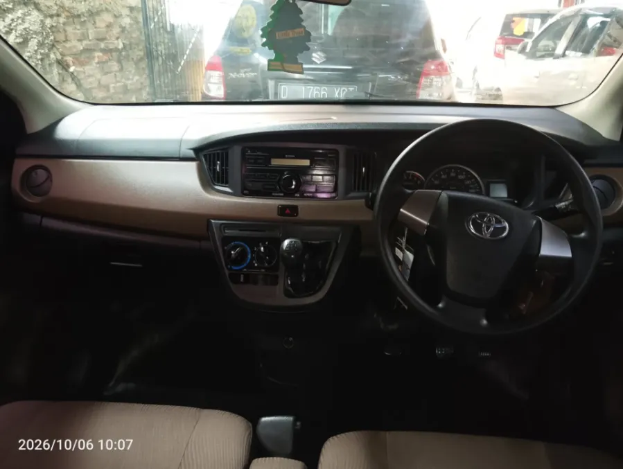 Foto Mobil Bekas Dashboard Toyota Calya 1.2 E tahun 2017