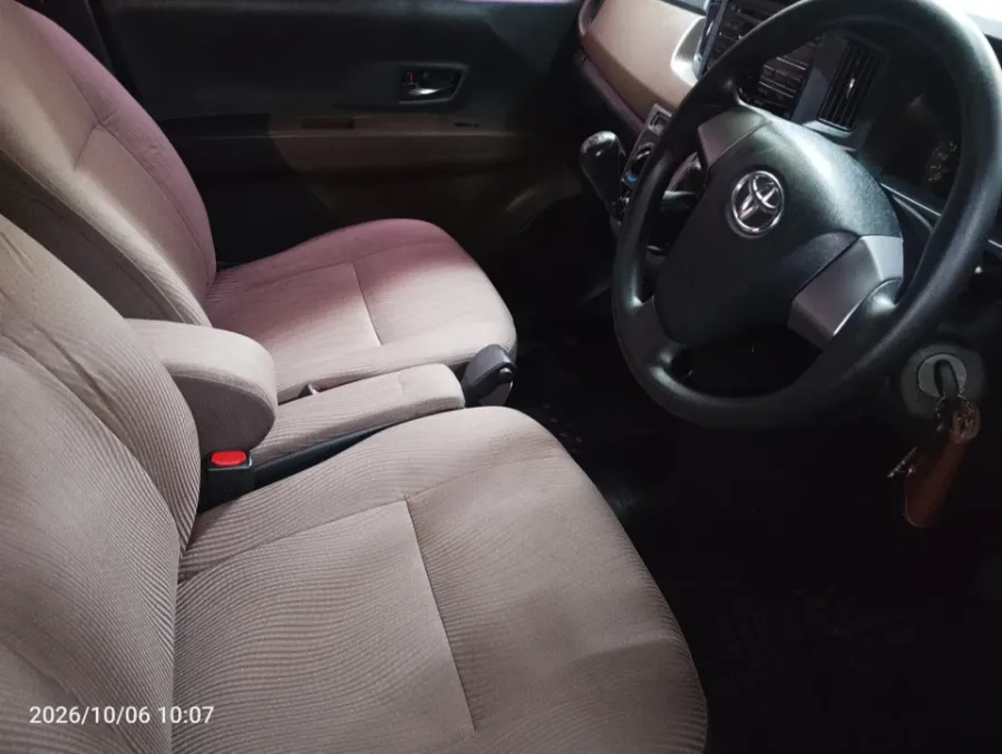 Foto Mobil Bekas Kabin Depan Toyota Calya 1.2 E tahun 2017