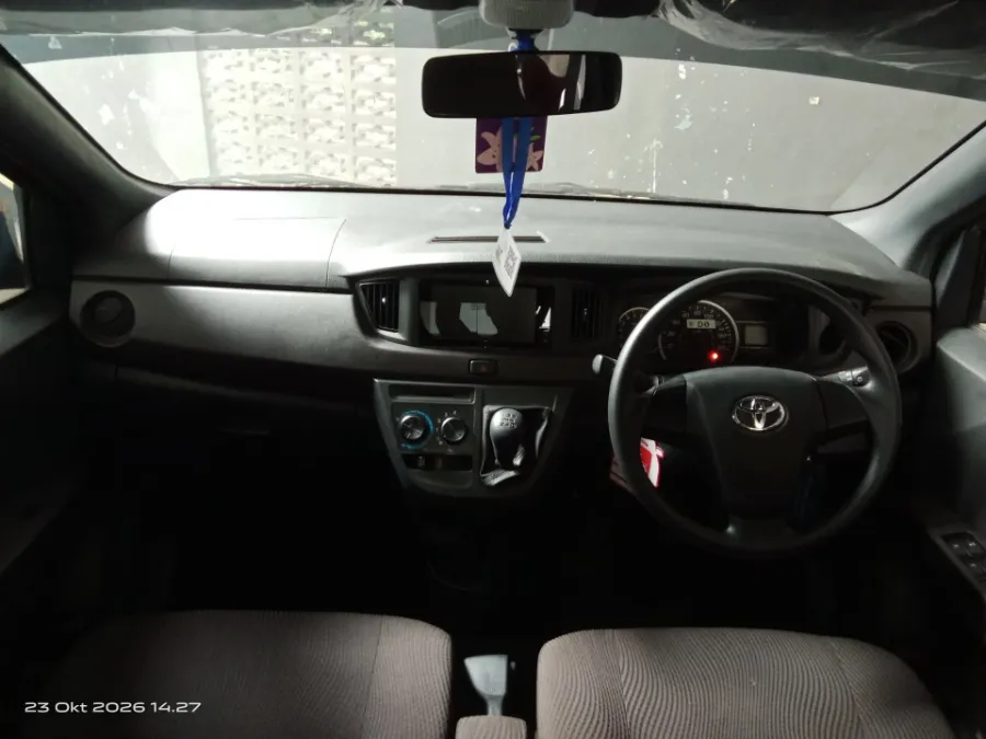 Foto Mobil Bekas Dashboard Toyota Calya 1.2 E tahun 2024