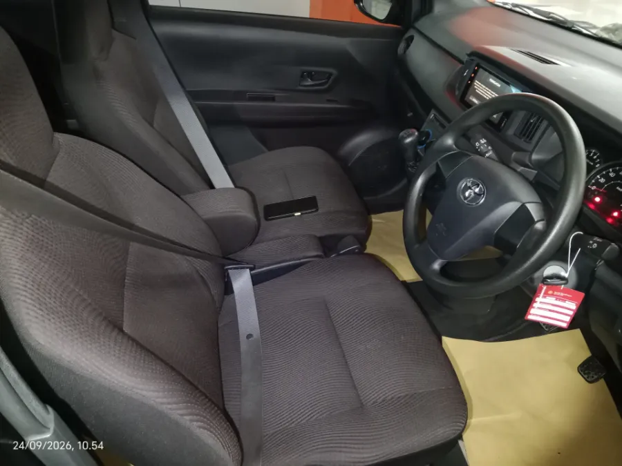 Foto Mobil Bekas Kabin Depan Toyota Calya 1.2 E tahun 2024