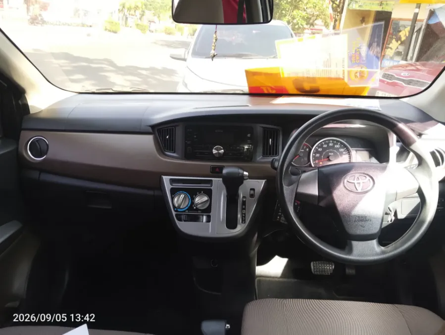 Foto Mobil Bekas Dashboard Toyota Calya 1.2 G tahun 2016