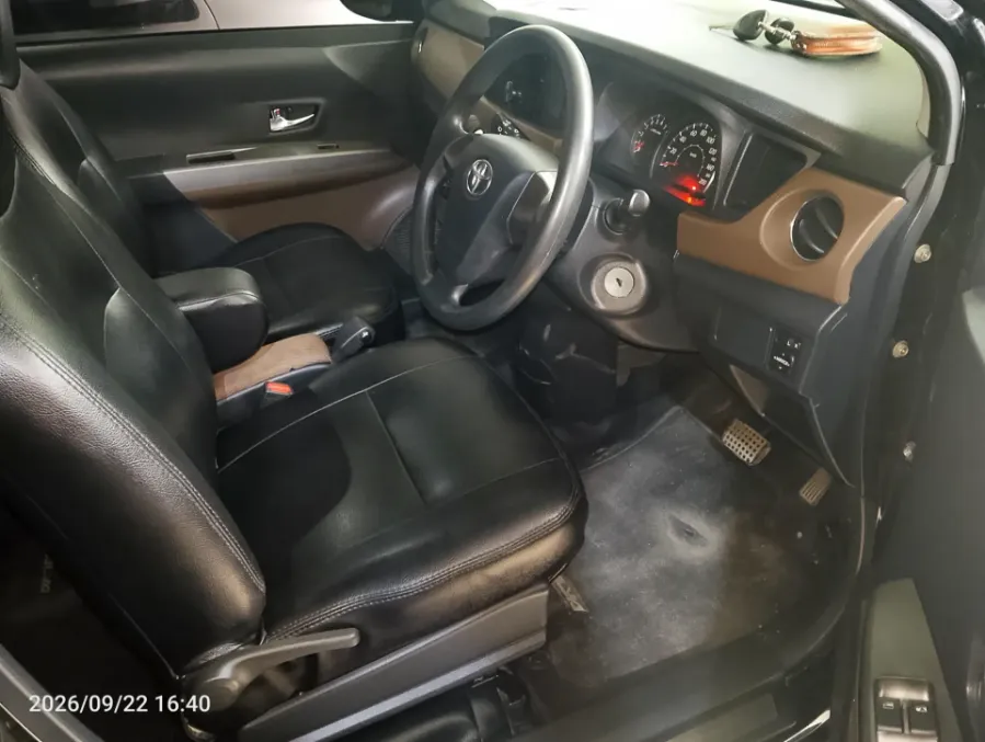 Foto Mobil Bekas Kabin Depan Toyota Calya 1.2 G tahun 2016