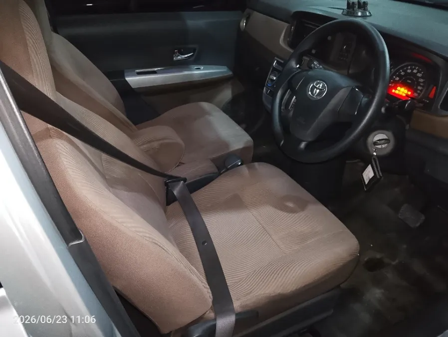 Foto Mobil Bekas Kabin Depan Toyota Calya 1.2 G tahun 2017
