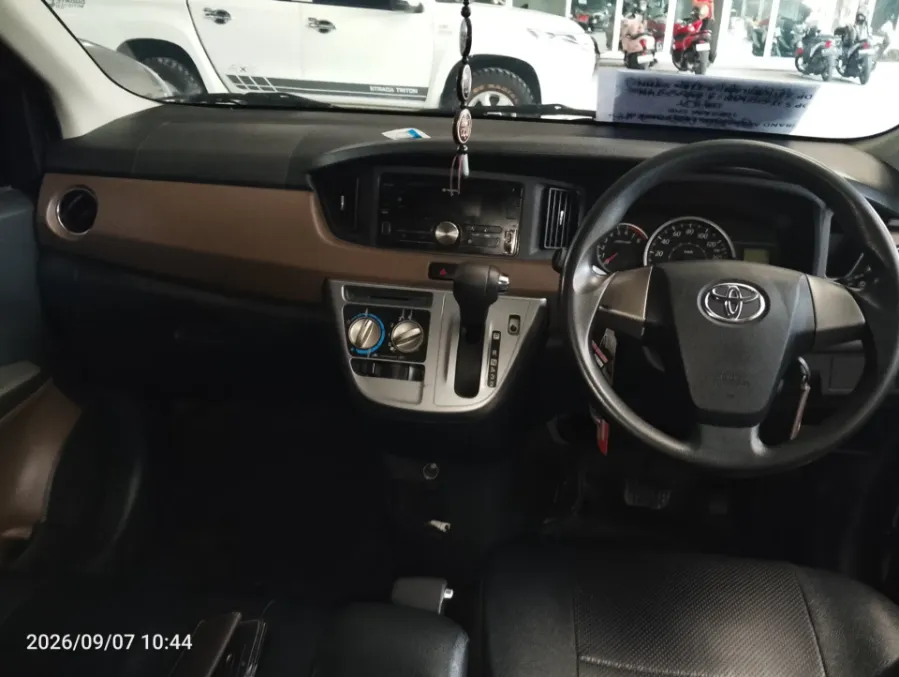 Foto Mobil Bekas Dashboard Toyota Calya 1.2 G tahun 2018