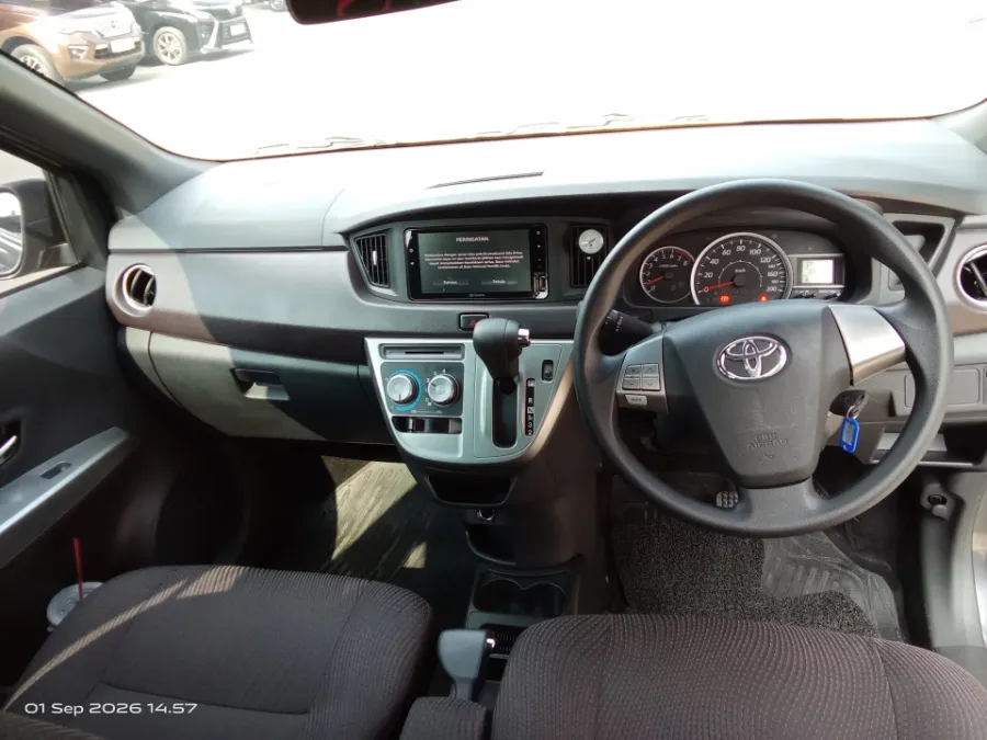 Foto Mobil Bekas Dashboard Toyota Calya 1.2 G tahun 2022