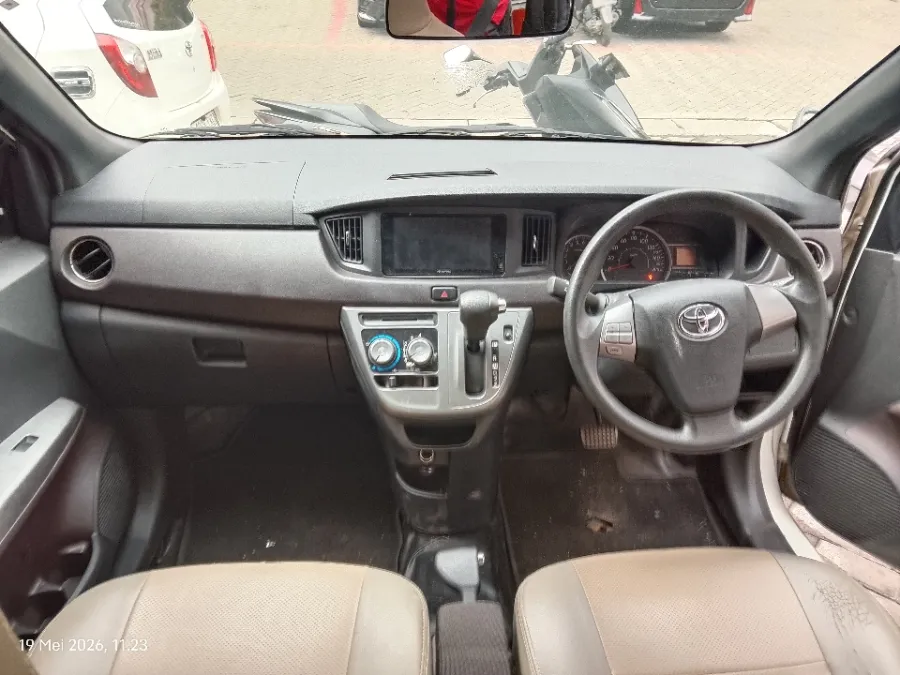 Foto Mobil Bekas Dashboard Toyota Calya 1.2 G tahun 2023