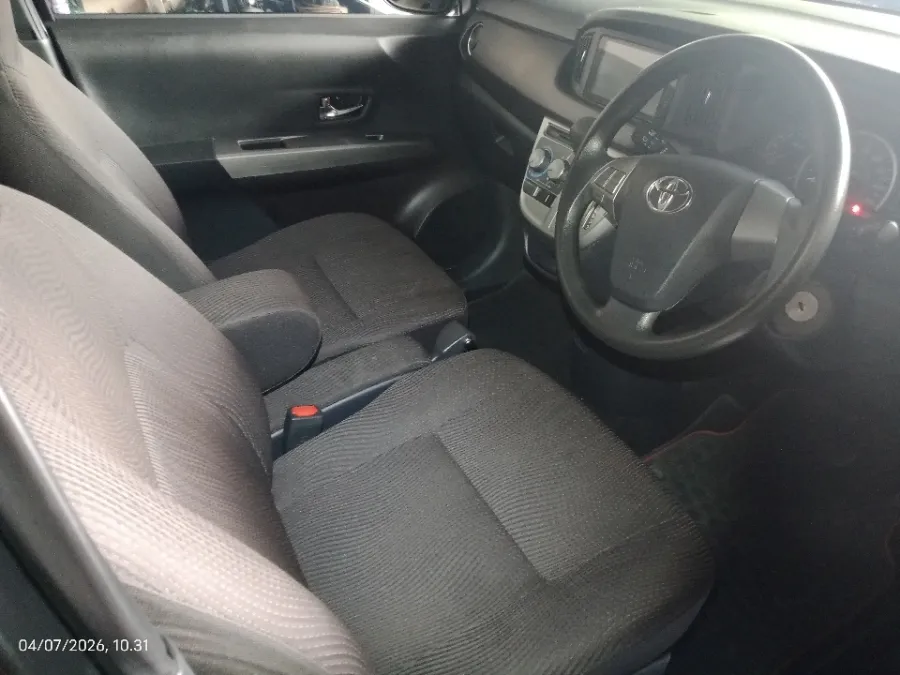 Foto Mobil Bekas Kabin Depan Toyota Calya 1.2 G tahun 2023