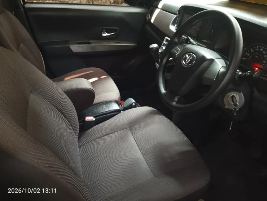Foto Mobil Bekas Kabin Depan Toyota Calya 1.2 G tahun 2023
