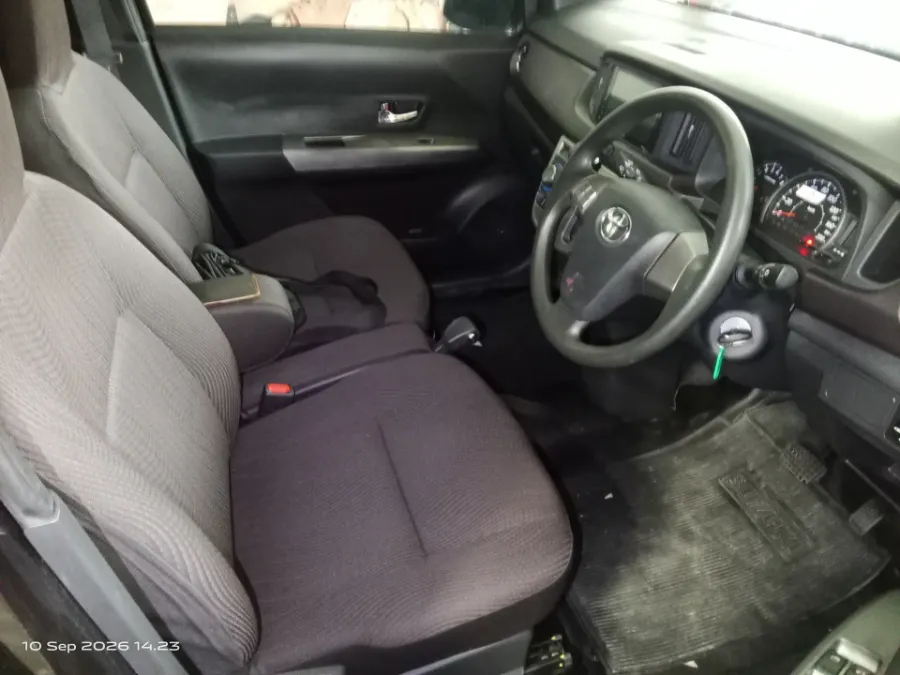 Foto Mobil Bekas Kabin Depan Toyota Calya 1.2 G tahun 2025