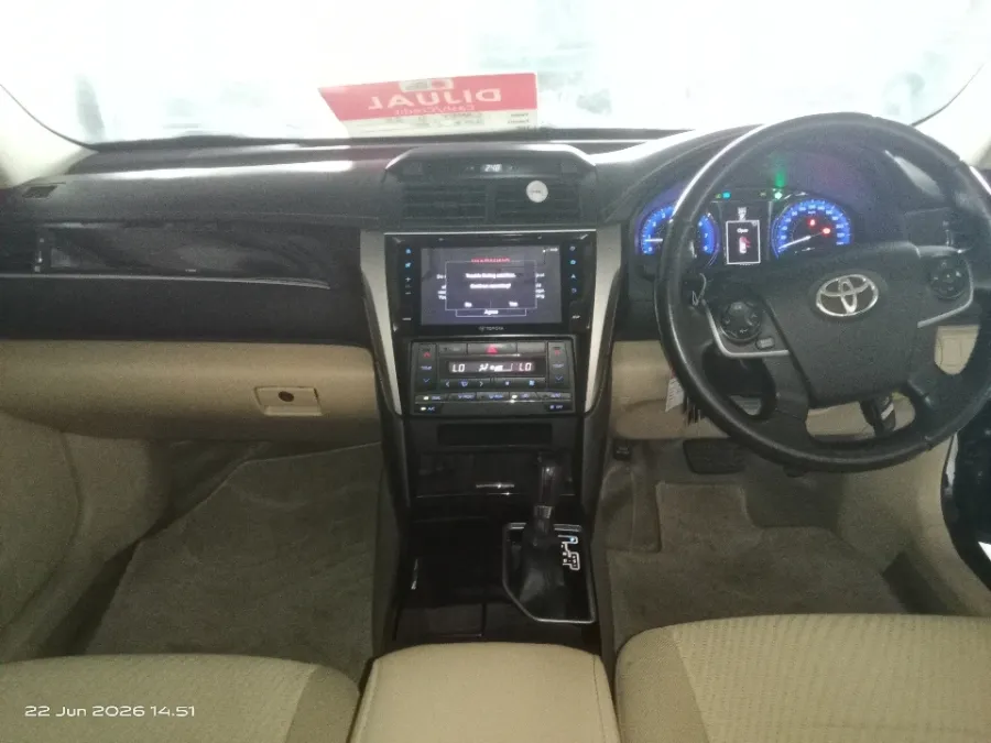 Foto Mobil Bekas Dashboard Toyota Camry 2.5 G tahun 2017