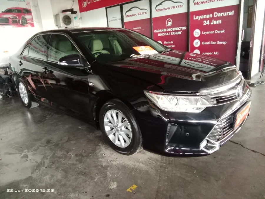 Foto Mobil Bekas Kanan Depan Toyota Camry 2.5 G tahun 2017
