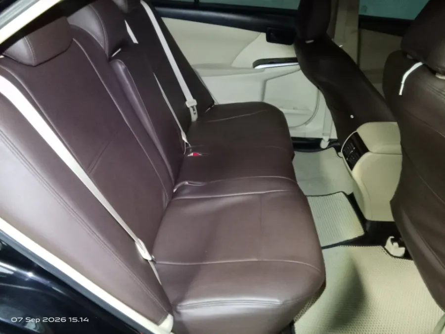 Foto Mobil Bekas Kabin Belakang Toyota Camry 2.5 G tahun 2018