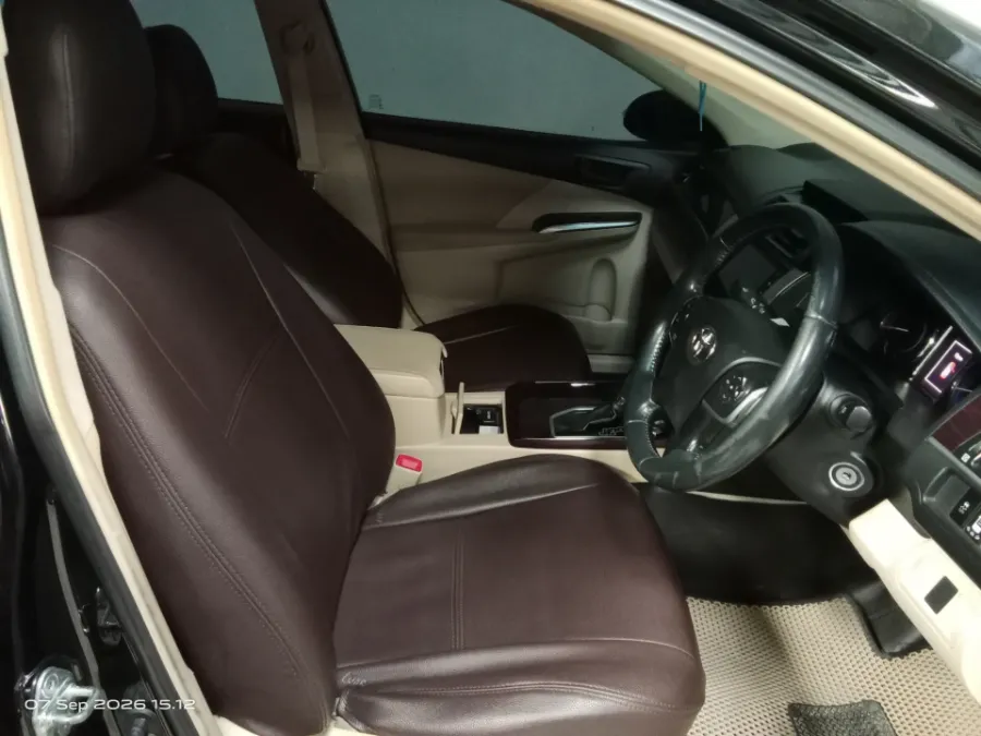 Foto Mobil Bekas Kabin Depan Toyota Camry 2.5 G tahun 2018