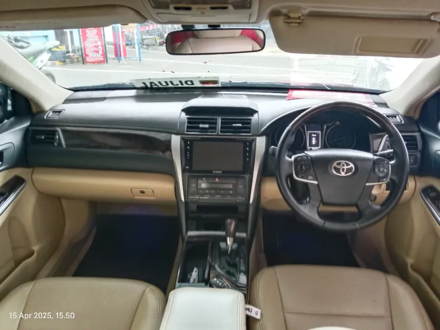 Foto Mobil Bekas Dashboard Toyota Camry 2.5 V tahun 2015