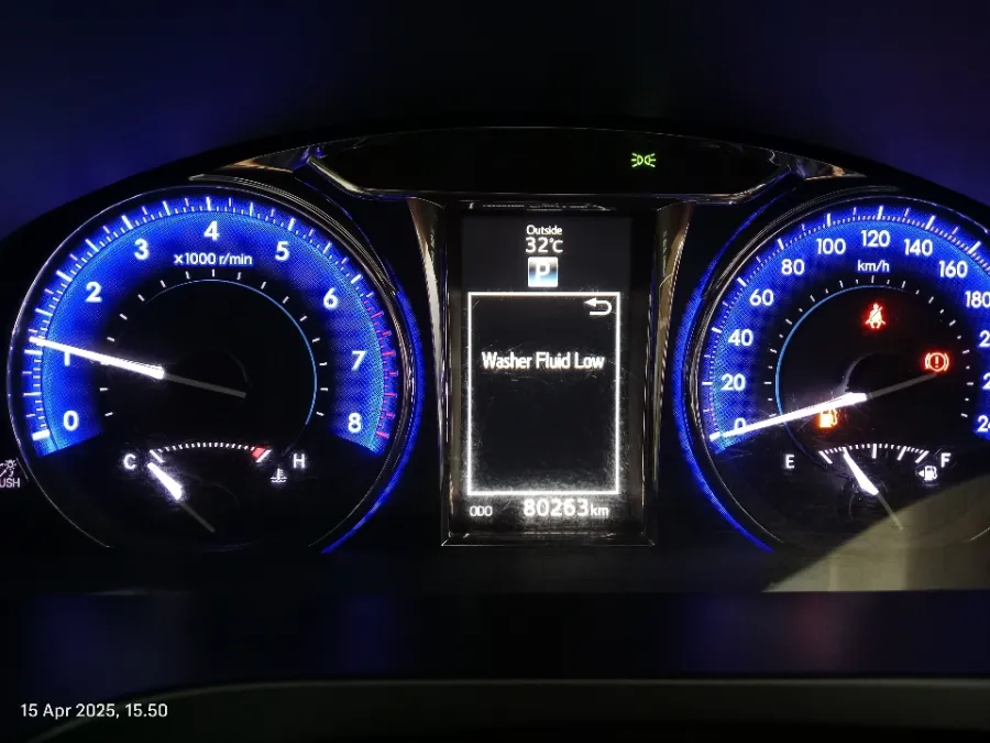 Foto Mobil Bekas Odometer Toyota Camry 2.5 V tahun 2015