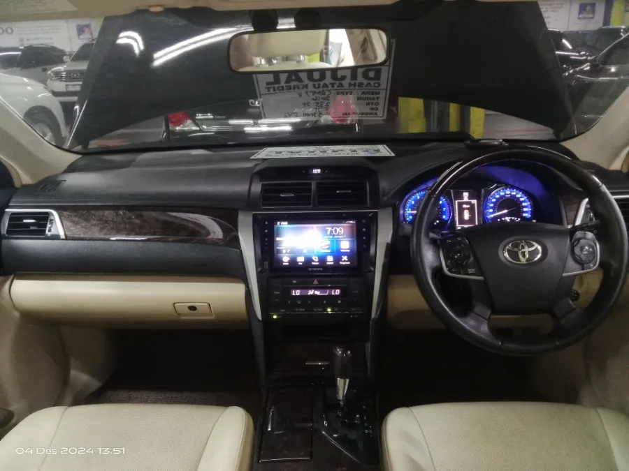 Foto Mobil Bekas Dashboard Toyota Camry 2.5 V tahun 2016