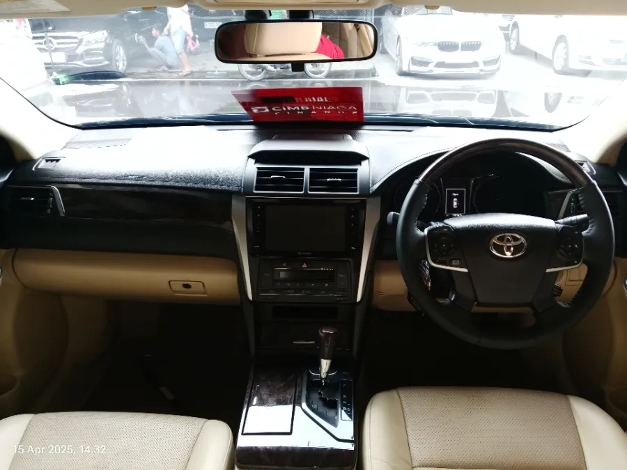 Foto Mobil Bekas Dashboard Toyota Camry 2.5 V tahun 2016