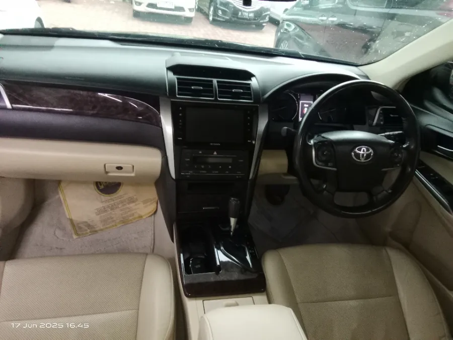 Foto Mobil Bekas Dashboard Toyota Camry 2.5 V tahun 2016