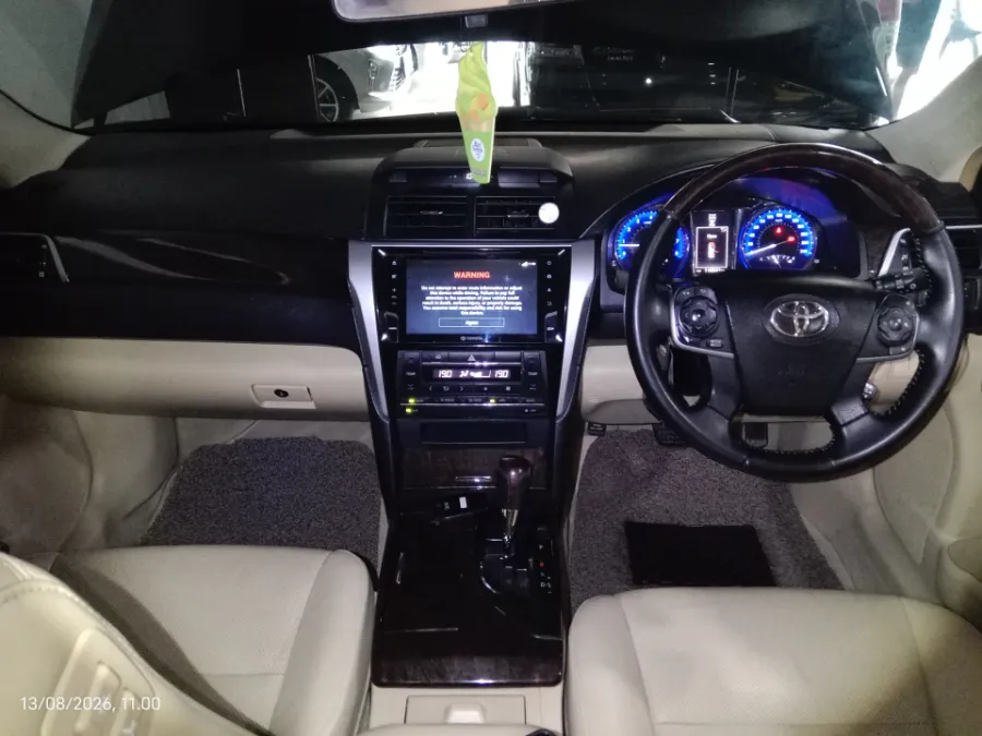 Foto Mobil Bekas Dashboard Toyota Camry 2.5 V tahun 2016