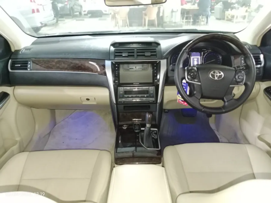 Foto Mobil Bekas Dashboard Toyota Camry 2.5 V tahun 2016