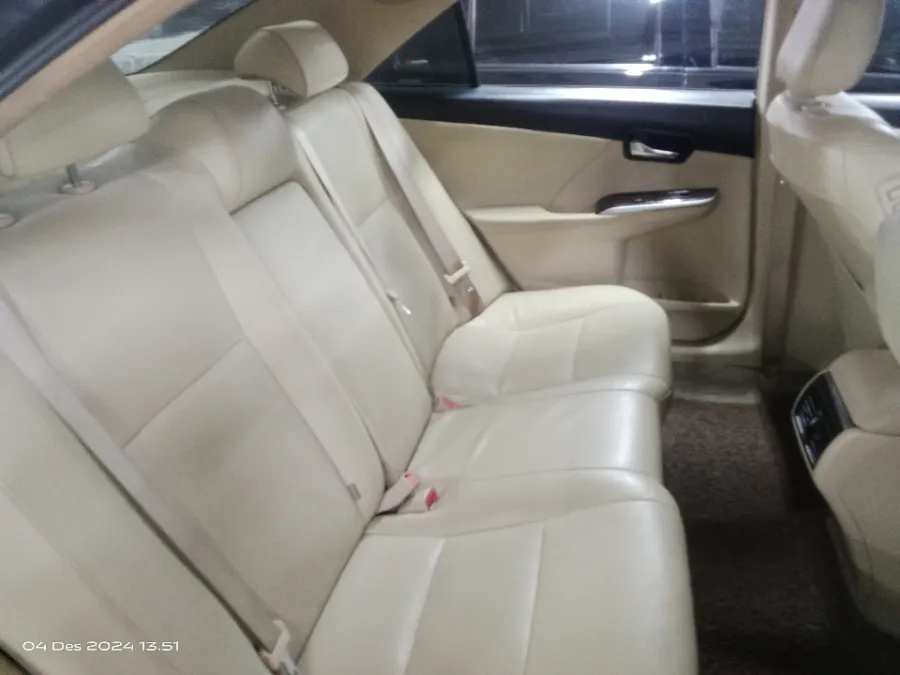 Foto Mobil Bekas Kabin Belakang Toyota Camry 2.5 V tahun 2016