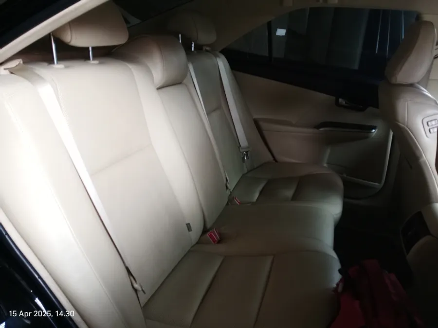 Foto Mobil Bekas Kabin Belakang Toyota Camry 2.5 V tahun 2016