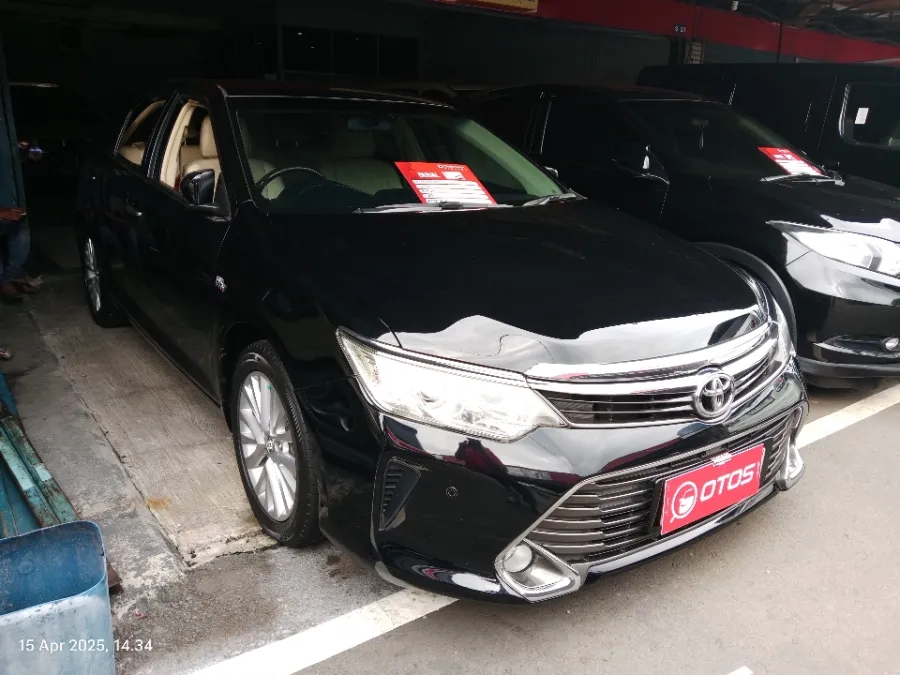 Foto Mobil Bekas Kanan Depan Toyota Camry 2.5 V tahun 2016