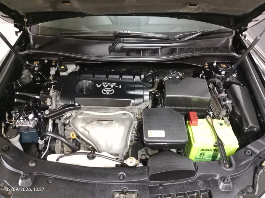 Foto Mobil Bekas Mesin Toyota Camry 2.5 V tahun 2016