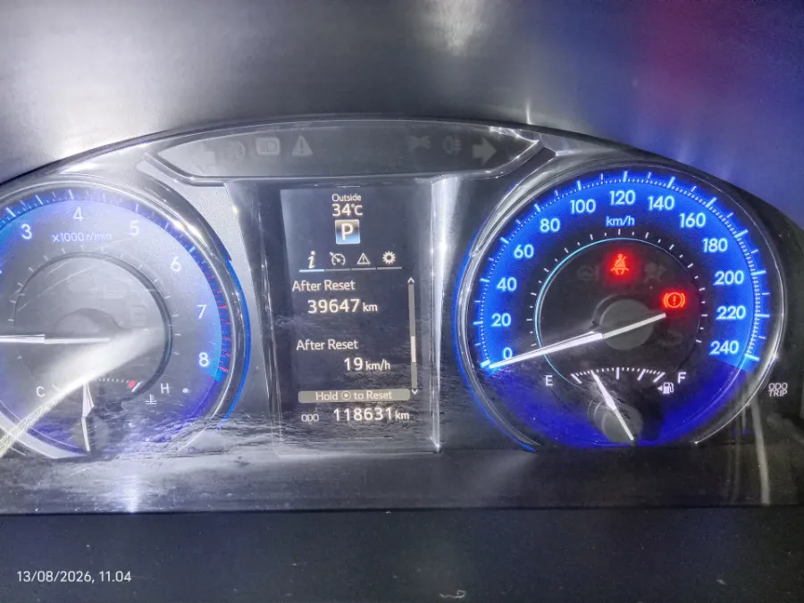 Foto Mobil Bekas Odometer Toyota Camry 2.5 V tahun 2016
