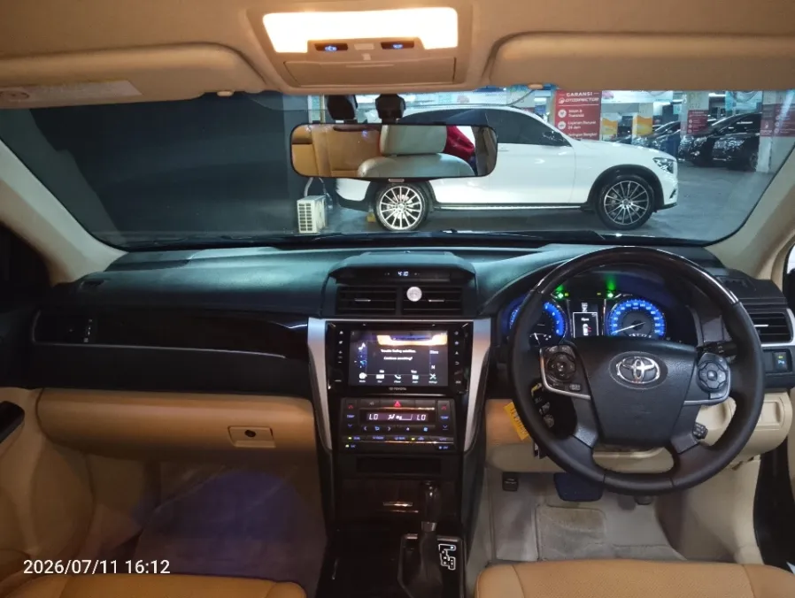 Foto Mobil Bekas Dashboard Toyota Camry 2.5 V tahun 2017