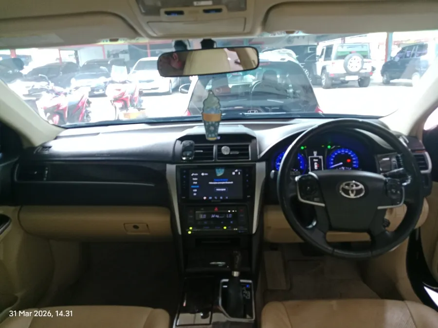 Foto Mobil Bekas Dashboard Toyota Camry 2.5 V tahun 2017