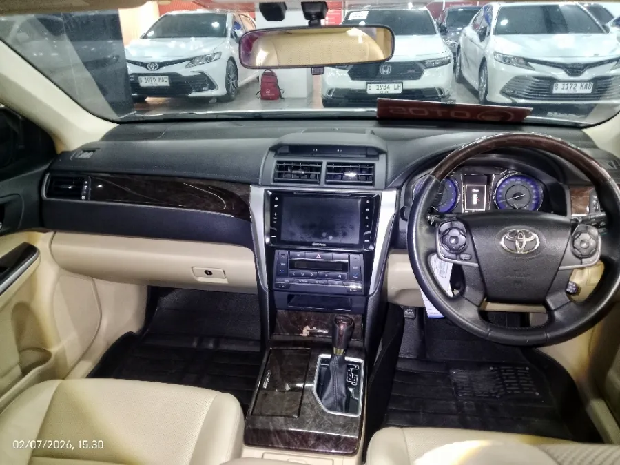 Foto Mobil Bekas Dashboard Toyota Camry 2.5 V tahun 2017