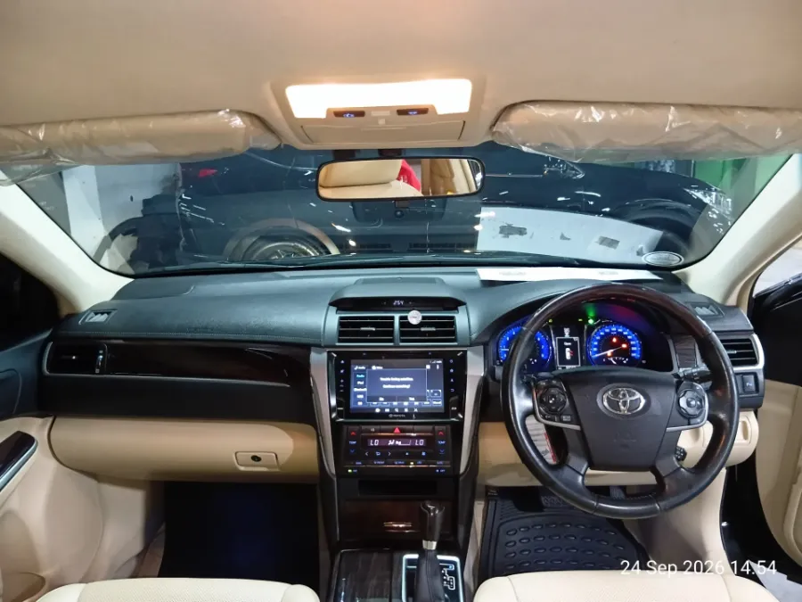 Foto Mobil Bekas Dashboard Toyota Camry 2.5 V tahun 2017