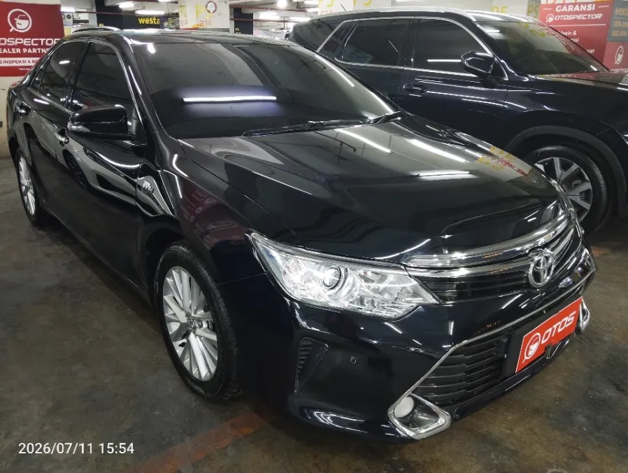 Foto Mobil Bekas Kanan Depan Toyota Camry 2.5 V tahun 2017