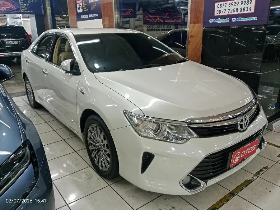 Foto Mobil Bekas Kanan Depan Toyota Camry 2.5 V tahun 2017