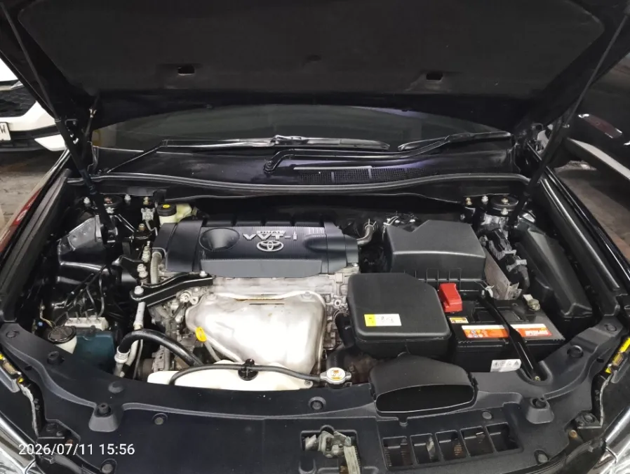 Foto Mobil Bekas Mesin Toyota Camry 2.5 V tahun 2017