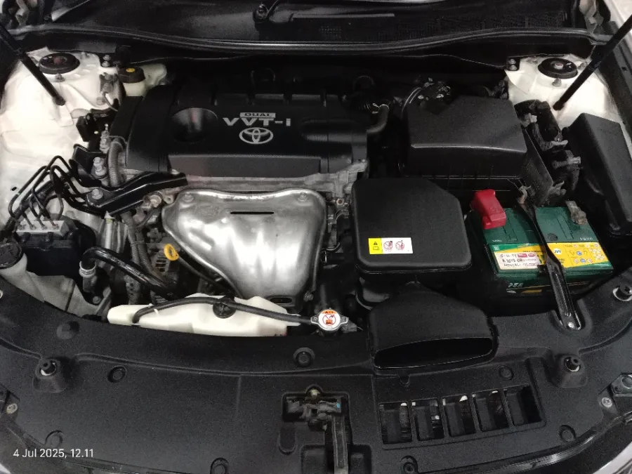Foto Mobil Bekas Mesin Toyota Camry 2.5 V tahun 2017