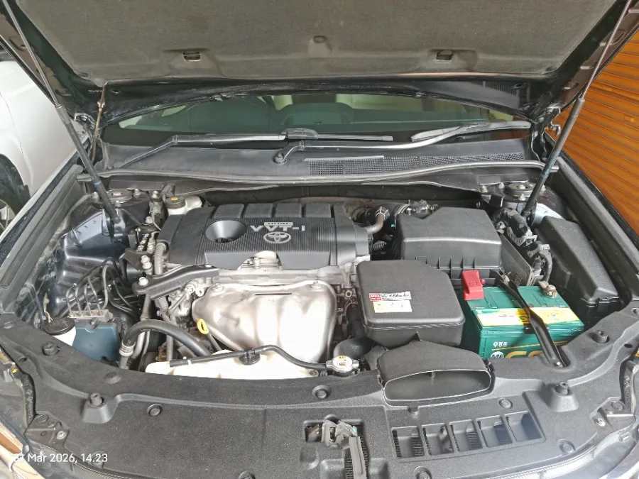 Foto Mobil Bekas Mesin Toyota Camry 2.5 V tahun 2017