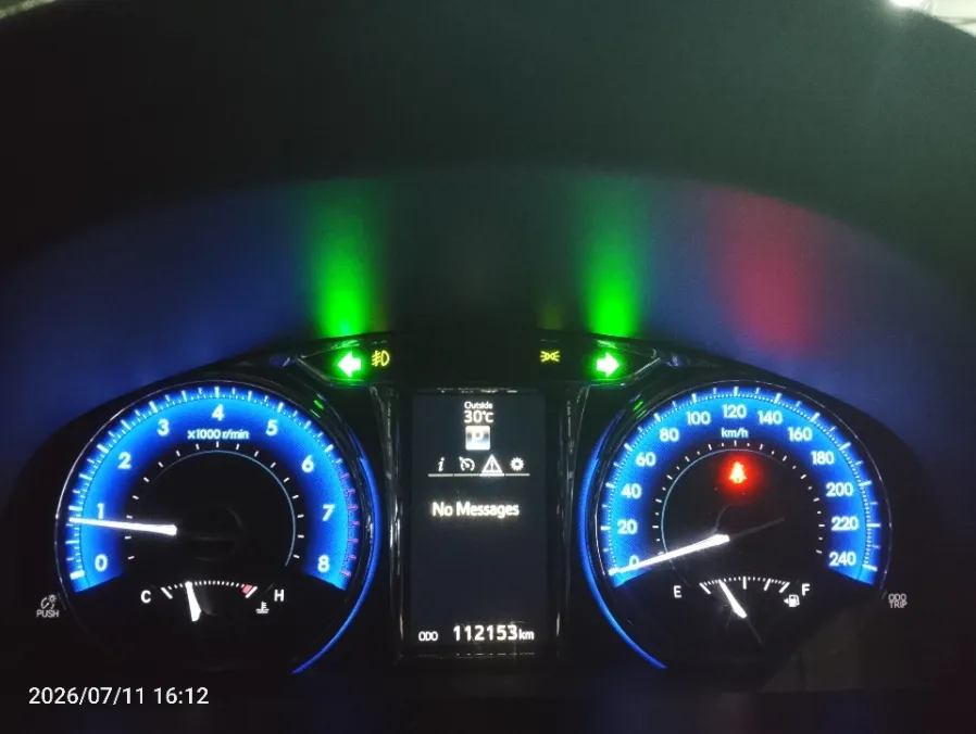 Foto Mobil Bekas Odometer Toyota Camry 2.5 V tahun 2017