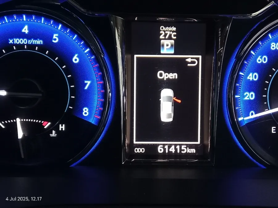 Foto Mobil Bekas Odometer Toyota Camry 2.5 V tahun 2017