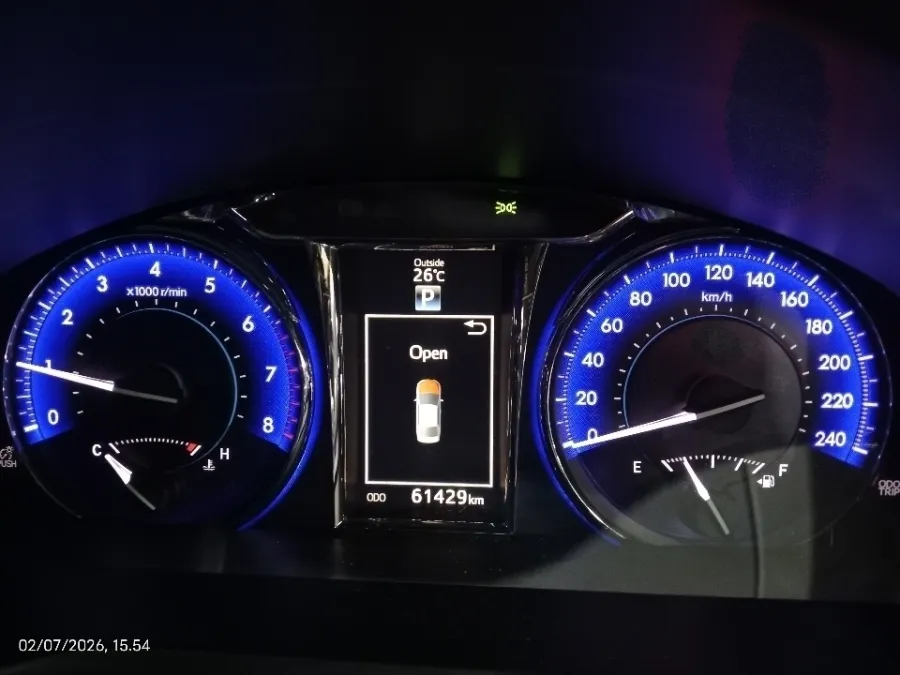 Foto Mobil Bekas Odometer Toyota Camry 2.5 V tahun 2017